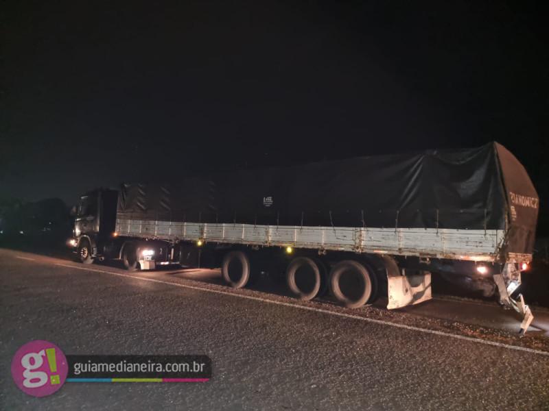Matelândia: Carreta carregada com chapas de MDF tomba na BR 277 - Guia  Medianeira